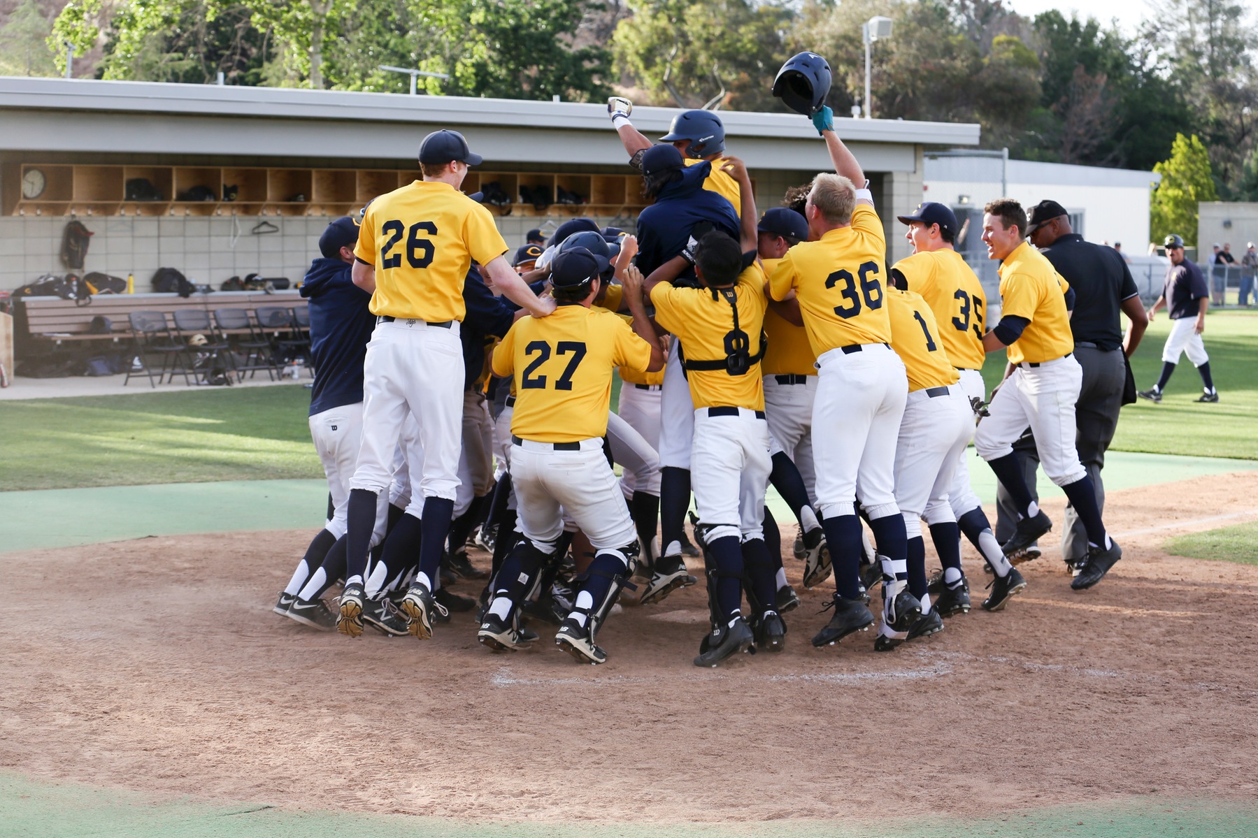 Canyons Clinches WSC East Championship with 10-8 Walk-Off Win Over Glendale
