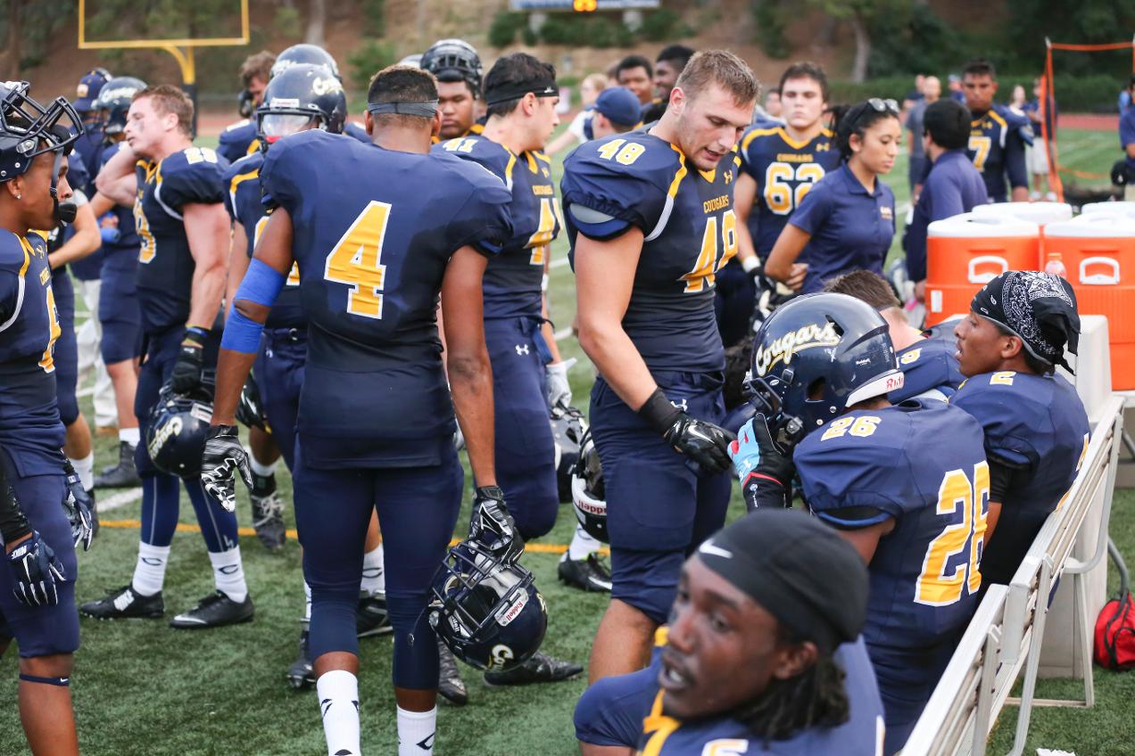 No. 3 Canyons Keeps Winning in 20-14 Victory Over Bakersfield