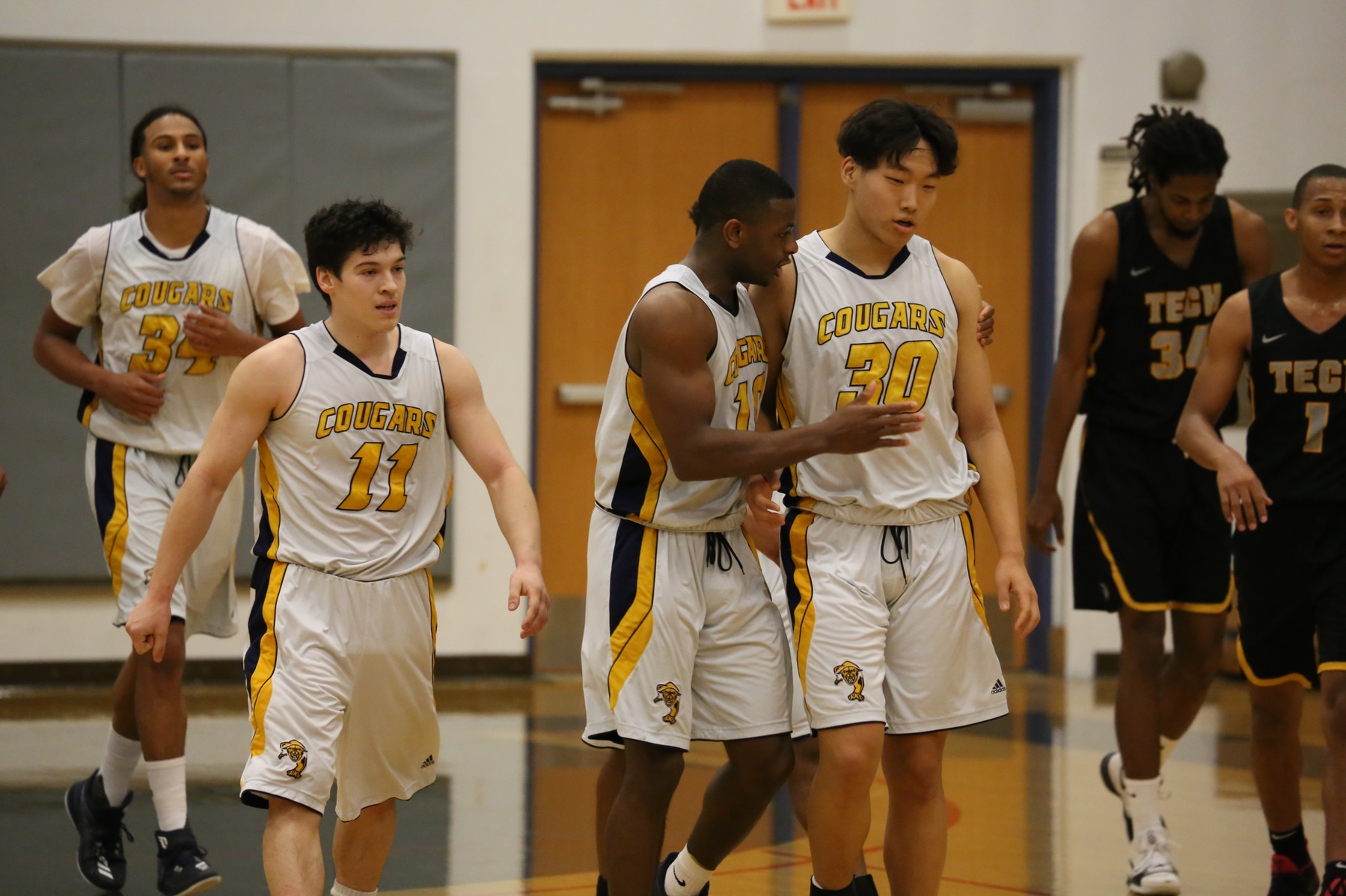 Canyons Lets Lead Slip Away in 67-64 Loss to L.A. Trade Tech