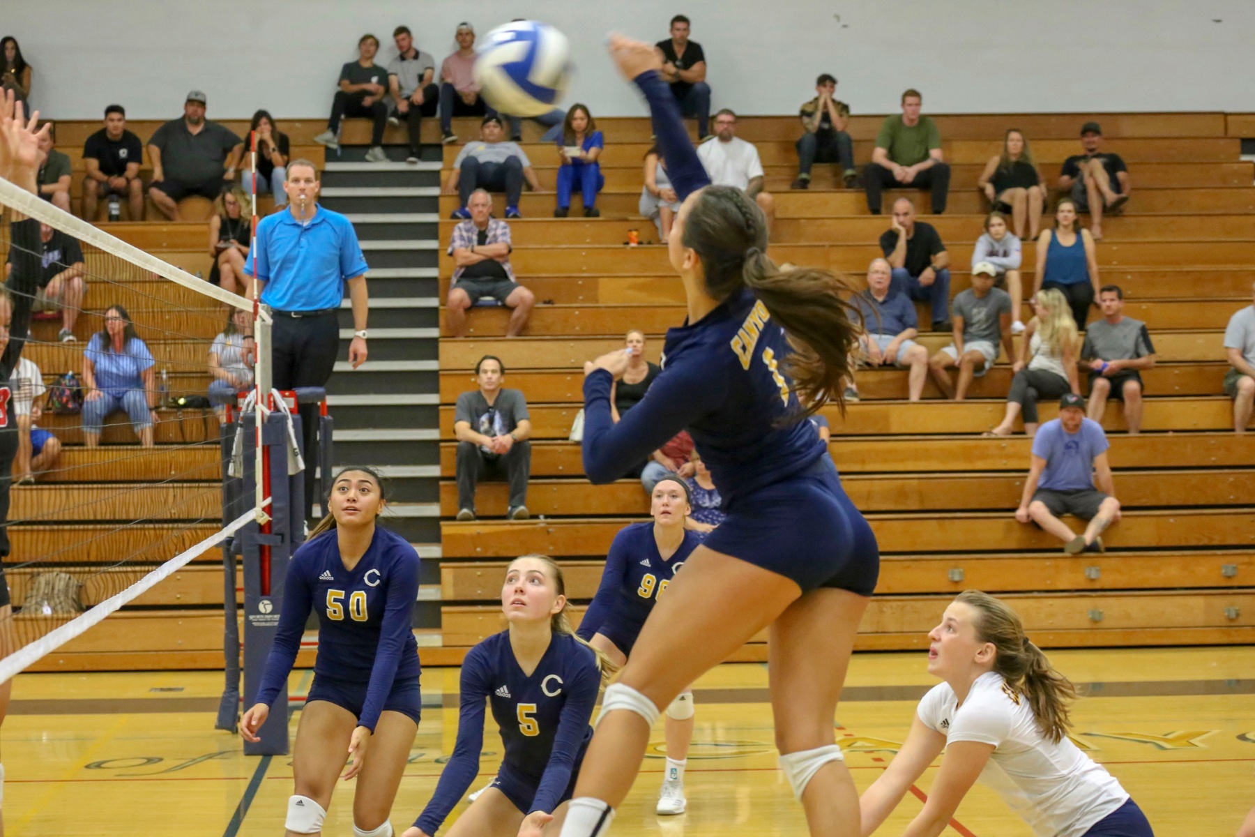 College of the Canyons sophomore Shayla Johnson recorded 15 kills and 16 digs to help lead the Lady Cougars to a 3-0 sweep over Santa Barbara City College on Wednesday night in the Cougar Cage. Jesse Muñoz/COC Sports Information Director.