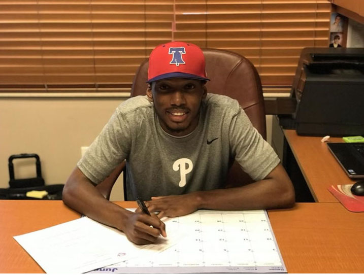 Corbin Williams Signs Contract with Philadelphia Phillies