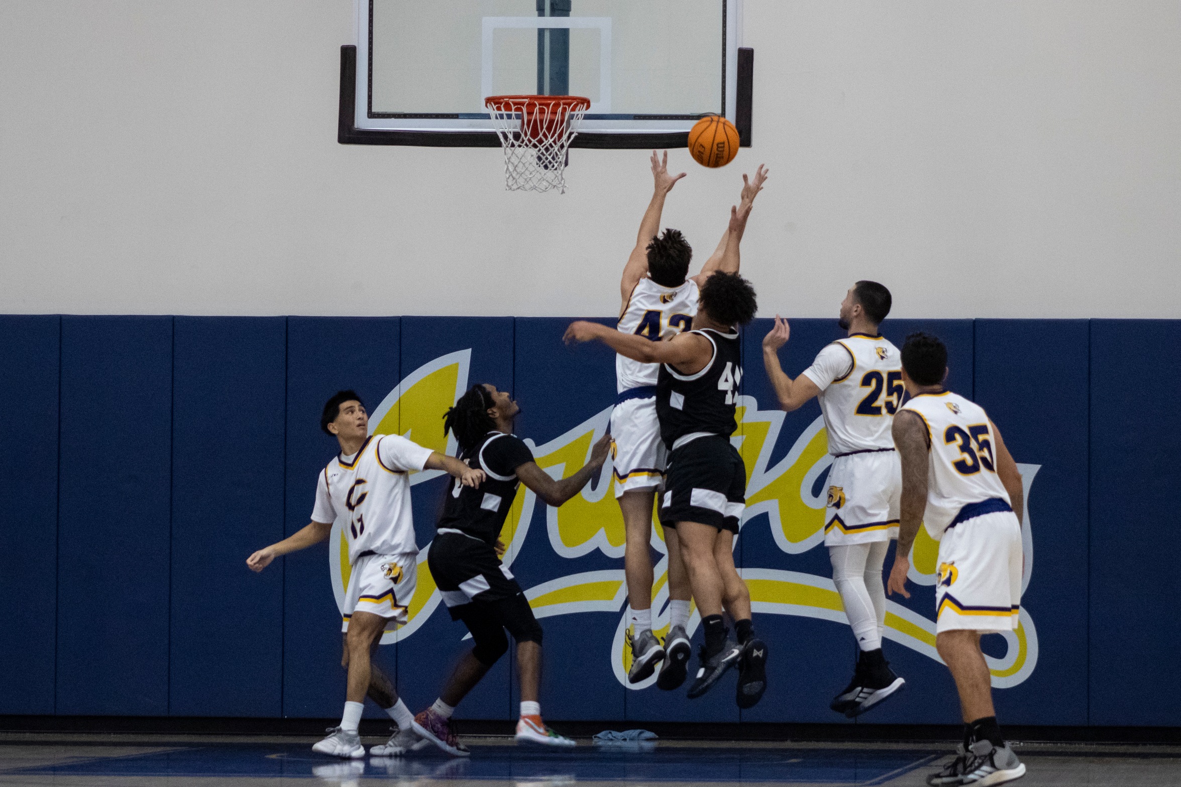 College of the Canyons men's basketball stock action image from game vs. Rio Hondo College on Dec.15, 2023.