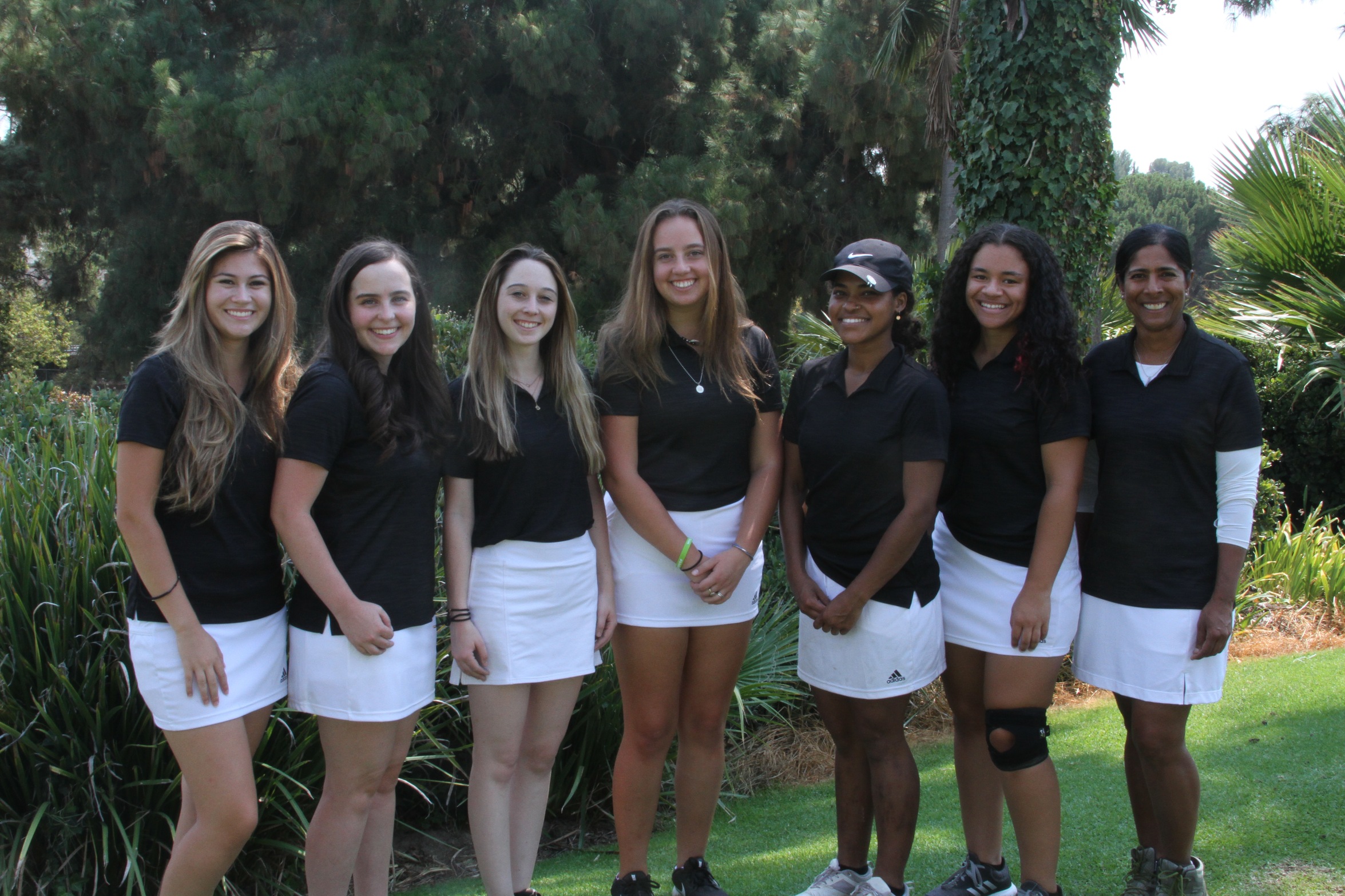 College one the Canyons 2021 women's golf team.